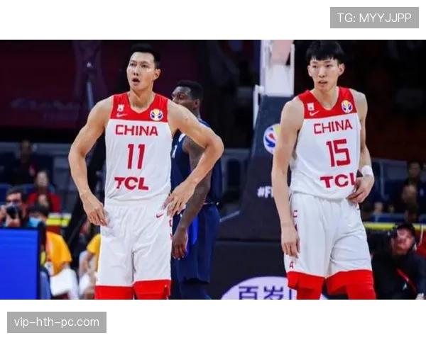 周琦随手一条衣服都像演出服，看到他付账那刻我就确定自己是凡人